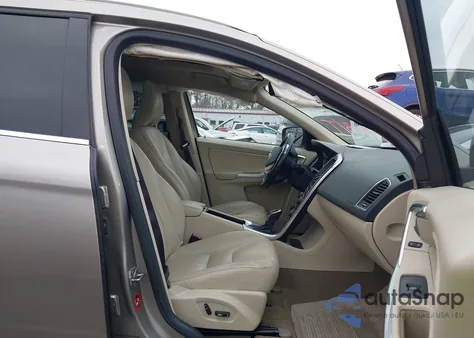 2015 Volvo Xc60 T5 Premier Plus z USA, uszkodzony, nr VIN YV440MDC0F2586142